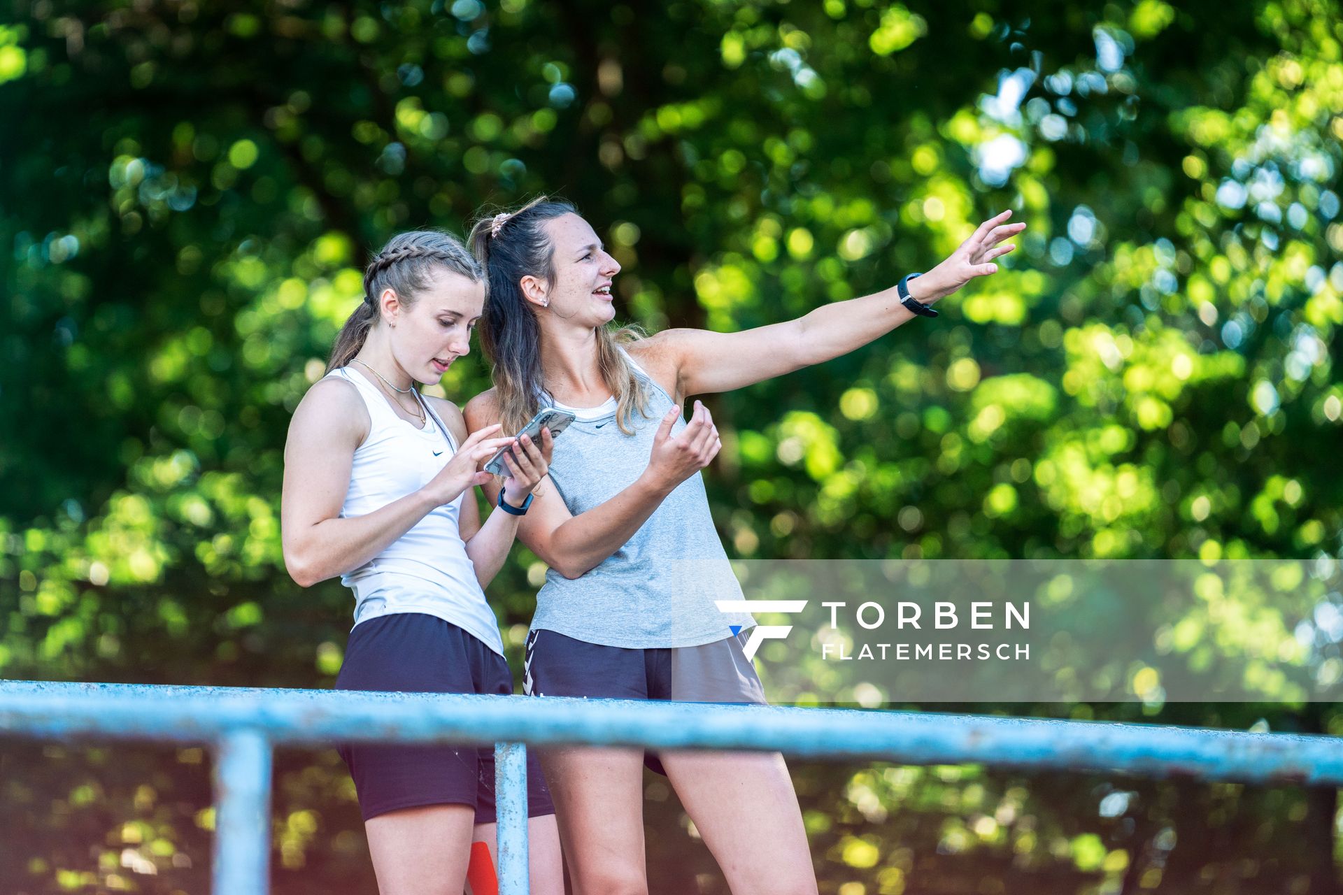 Almut Schwarzkopf (BTB Oldenburg) und Vanessa Hintz (BTB Oldenburg) am 02.07.2022 waehrend den NLV+BLV Leichtathletik-Landesmeisterschaften im Jahnstadion in Goettingen (Tag 1)